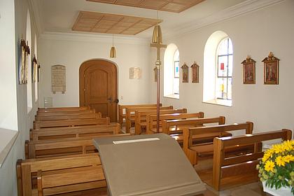 Innenraum mit Blick vom Altarraum zum Eingang